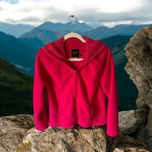 Red hooded fall jacket pp20. Shldr to C25 L24. Full zip front 2 front pockets